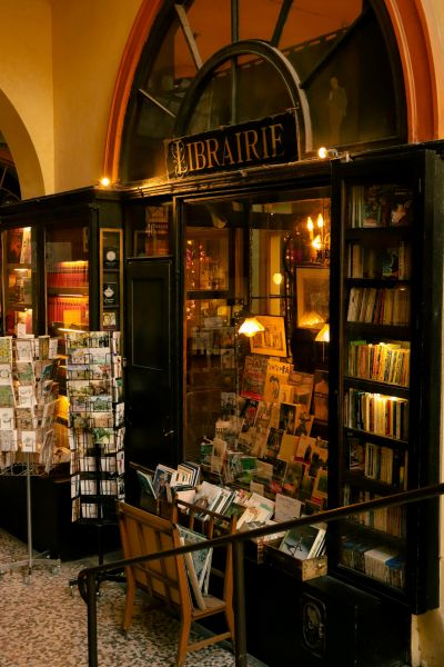 Qu’est-ce qu’un fonds de commerce ? Définition et enjeux détaillés